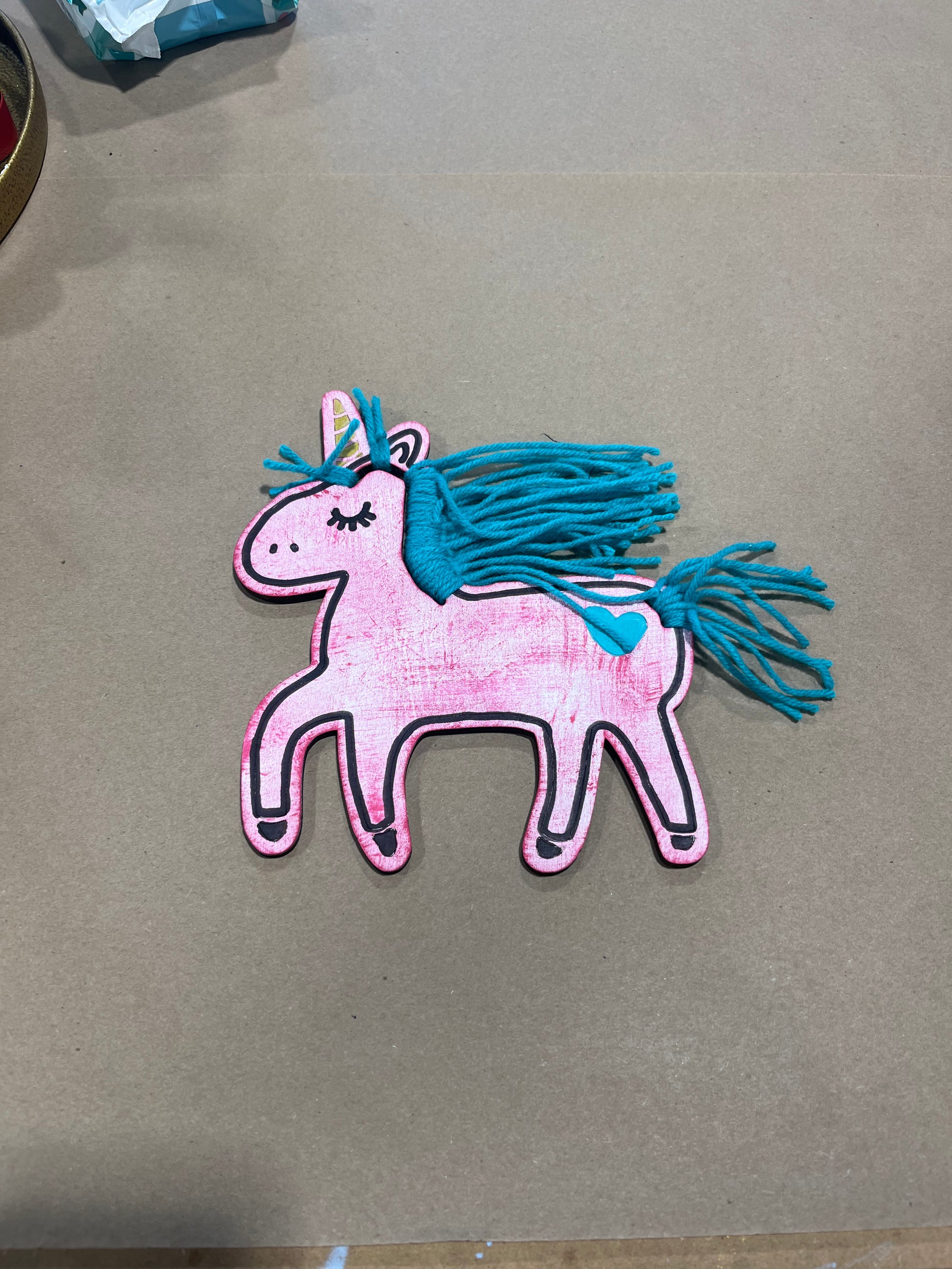 Paintable unicorn craft incorporating yarn
