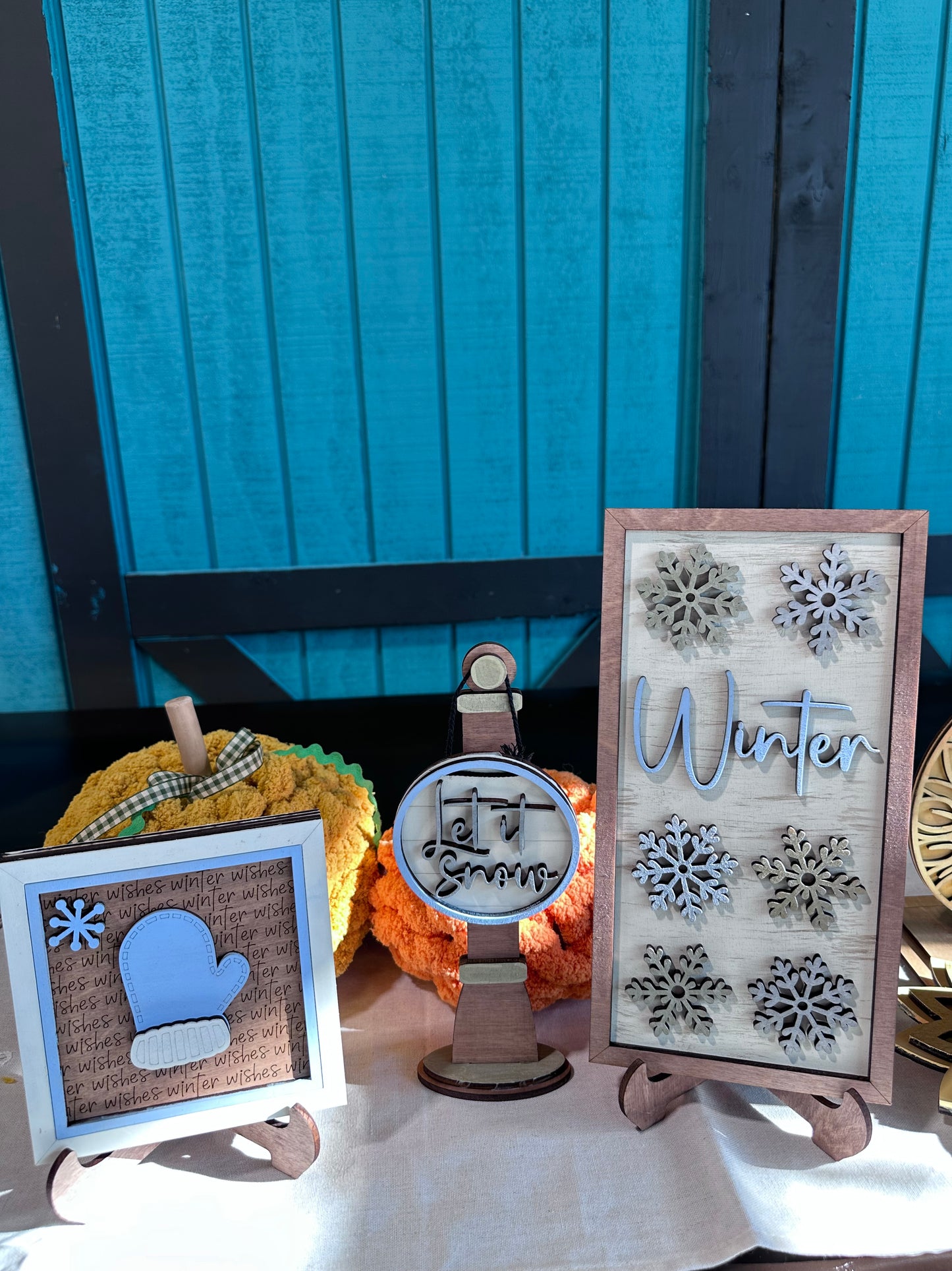 Reversible Fall to Winter Set with Small Hanging Signs